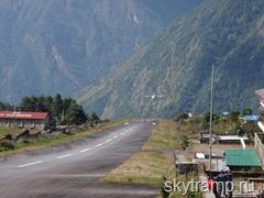 394 Plane landing at Lukla airport (2)